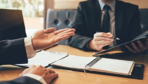 two people in a business meeting.