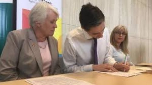 Image of Minister Simon Harris signing legislation for Medical Cannabis Access Programme