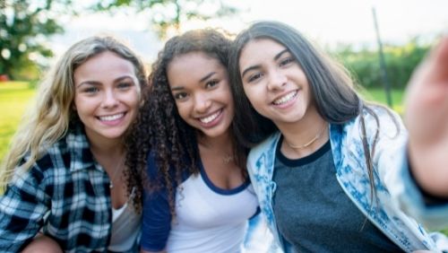 group of teen girls taking selfie.